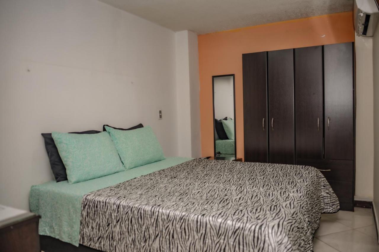 Calle 8 Suites Медельин Экстерьер фото