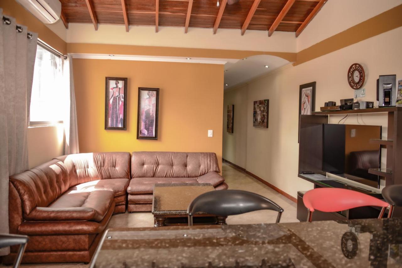 Calle 8 Suites Медельин Экстерьер фото