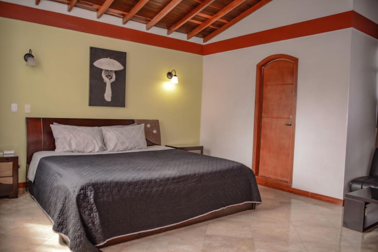 Calle 8 Suites Медельин Экстерьер фото