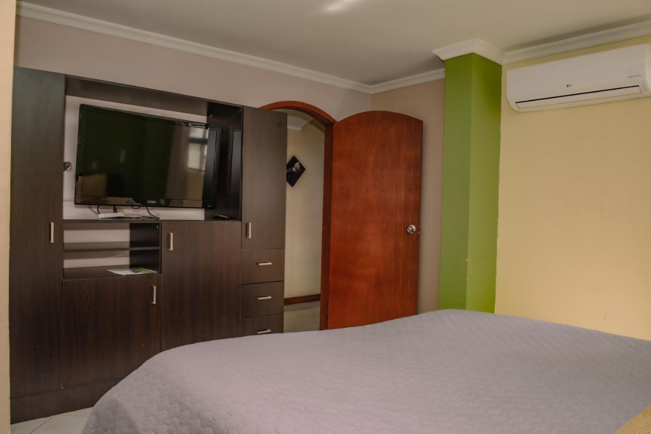 Calle 8 Suites Медельин Экстерьер фото