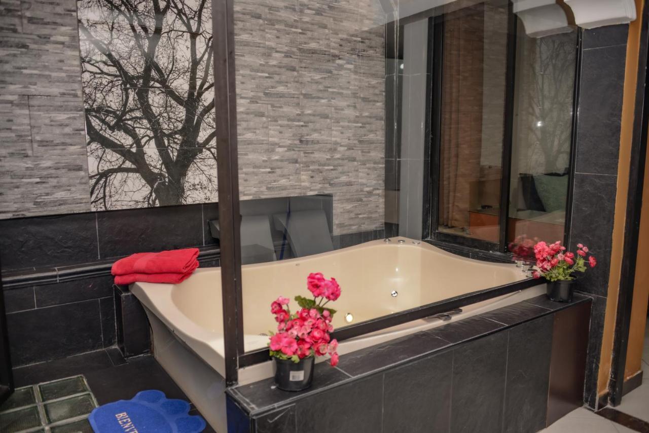 Calle 8 Suites Медельин Экстерьер фото