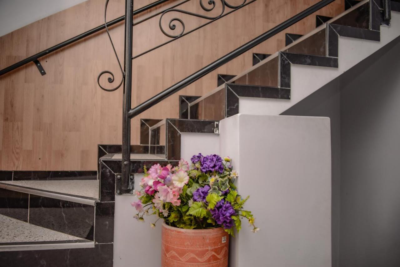 Calle 8 Suites Медельин Экстерьер фото