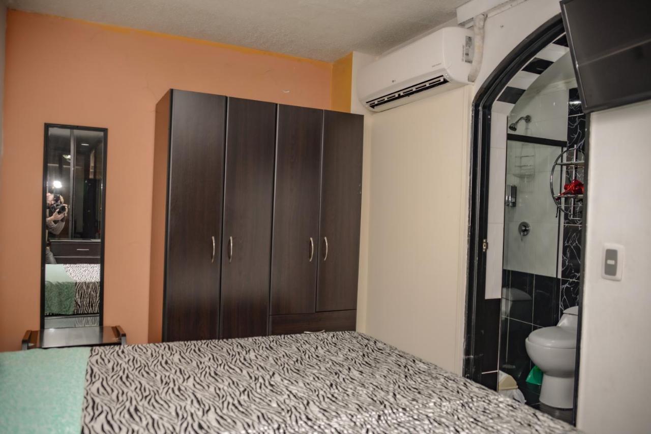 Calle 8 Suites Медельин Экстерьер фото