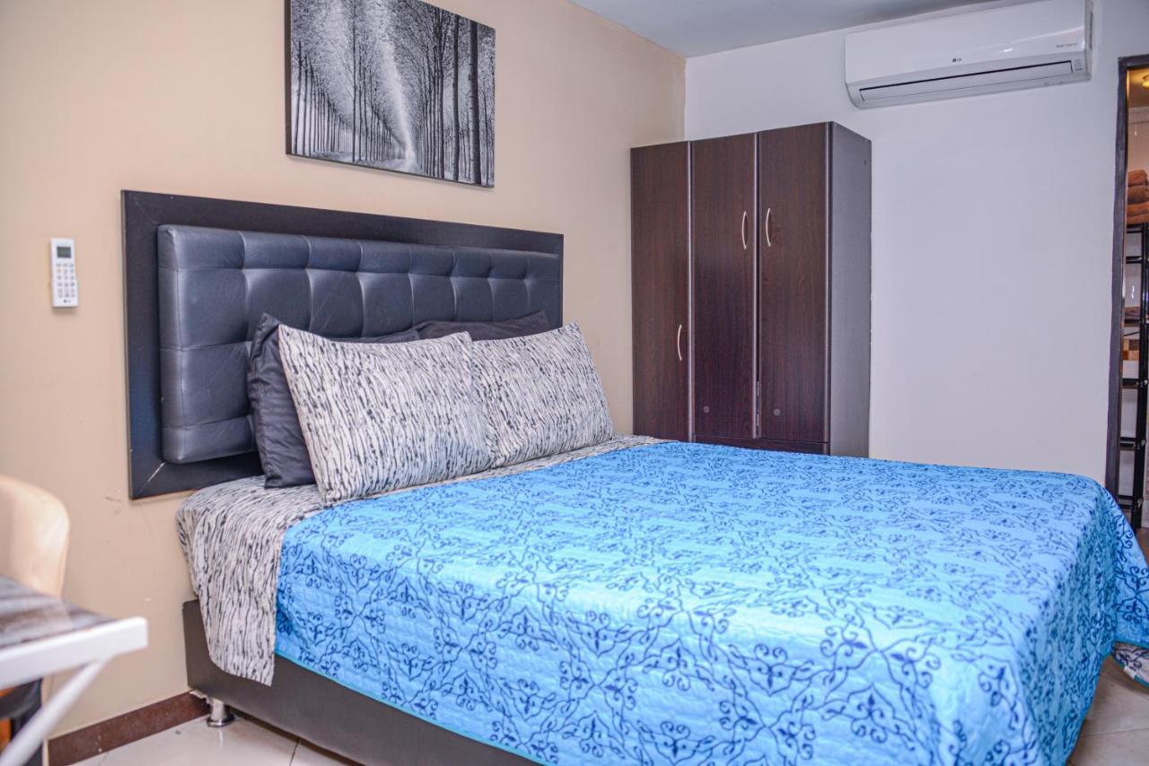 Calle 8 Suites Медельин Экстерьер фото